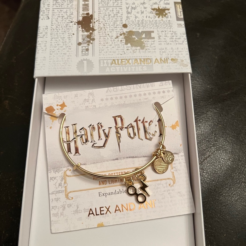 New In BoxAlex and Ani Harry Potter Lightning ⚡️ Bolt and Glasses 👓 Bracelet